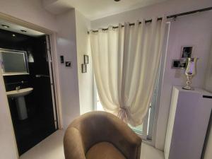 Sheryll Escapes - Kandi studio, 6th floor, outdoor seating, smoking area!