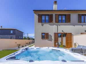 Modern home with swimming pool and wellness 