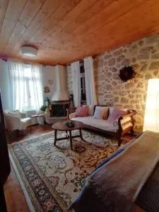 The Nest Filoxenia - Ano Trikala