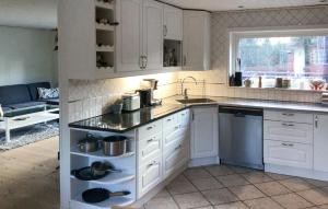 4 Bedroom Stunning Home In Ljusterö