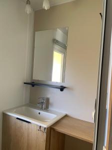 Maisons de vacances Mobilhome Ck135 Siblu Les Charmettes : photos des chambres