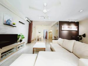 38 Georgetown 3 Storey Terrace local food 5rooms 16pax