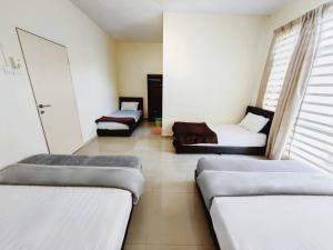 38 Georgetown 3 Storey Terrace local food 5rooms 16pax