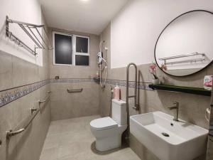 LV13 PoolView Kuantan by Vhomestay