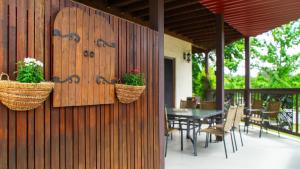 Magic Oak Getaway