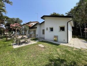 Two Bedrooms Villa with terrace and garden - By Beahost Rentals