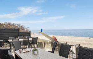 2 Bedroom Beach Front Home In Otterup