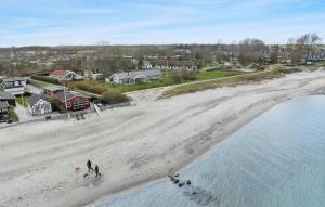 2 Bedroom Beach Front Home In Otterup