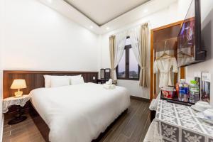 Phòng Tiêu Chuẩn Giường Lớn (Standard King Room)