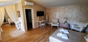 Suite with Hot Tub