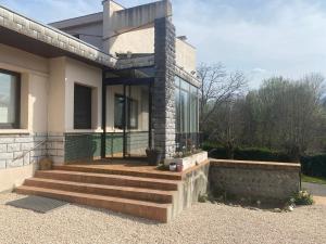 2 chambres dans villa avec spa et piscine