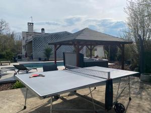 2 chambres dans villa avec spa et piscine