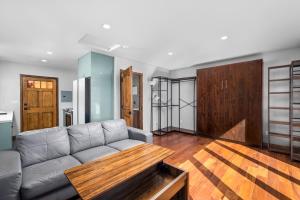 Private Studio in La Mesa with Lawn