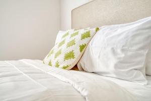 Deluxe One Bedroom Apartment