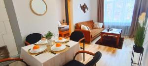 Cozy & Bright 1 bedroom Apartment with Park Nearby - FREE parking, Central Riga, up to 5 guests
