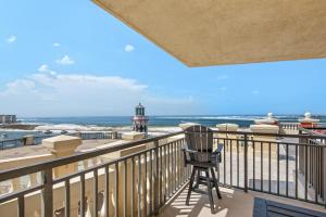 Bright, Corner Unit With Incredible Gulf And Sunset Views!