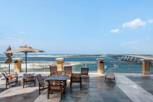 Bright, Corner Unit With Incredible Gulf And Sunset Views!