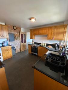 Huers Watch Beautiful Apartment with Panoramic Views over St Ives Bay and private parking