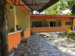 Kathu Waterfall Bungalow Holyday home - Ban Huai Luk (1)