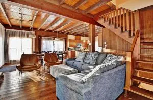 Chalet 9006 Chemin des Alpages by Les Chalets Alpins - Стонгем