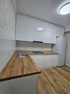 2 room apartment kitchen and bedroom - Drūzhba