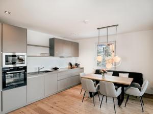 AlpenLuxus presents ZILLER DELIGHT - Balcony und Car Park