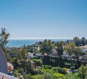 Luxurious Hillside Villa with Private Pool - Sea & Mountain Views