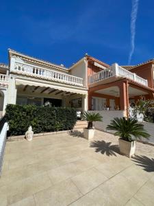 Bungalow on the beach 15 minutes from Valencia