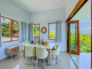 Ocean Wave Lombok - 4 BR infinity pool villa