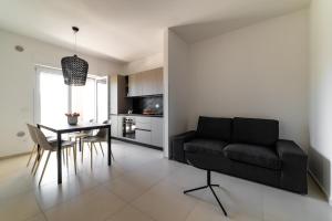 Moments by MONHOLIDAY