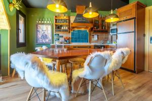 PENTHOUSE IN THE CLOUDS & PARKING