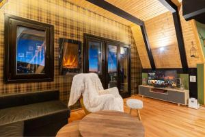 PENTHOUSE IN THE CLOUDS & PARKING