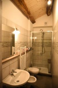 Double bedroom, kitchen, bathroom in organic farm