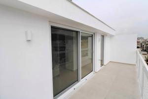 Beautiful and Cosy Rooftop Studio - Fantastic View, Next to Athens Tower