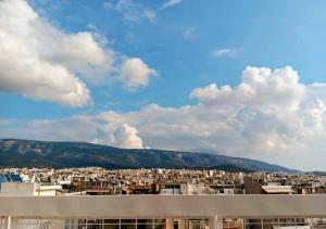 Beautiful and Cosy Rooftop Studio - Fantastic View, Next to Athens Tower