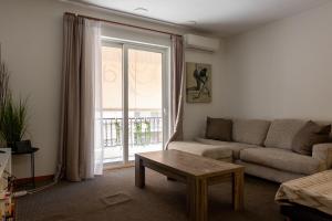 Acropolis View 4-BD Central Apartment