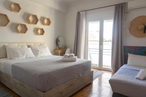 Acropolis View 4-BD Central Apartment