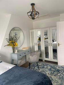 The Penthouse at Percy House Pet Friendly 2 Bedroom Apartment in Porthcawl Sleeps 4 people Located in the town centre