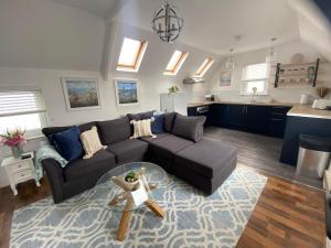 The Penthouse at Percy House Pet Friendly 2 Bedroom Apartment in Porthcawl Sleeps 4 people Located in the town centre