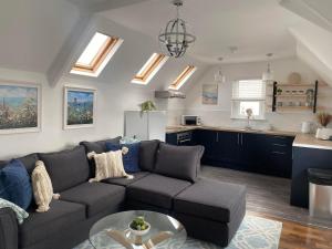 The Penthouse at Percy House Pet Friendly 2 Bedroom Apartment in Porthcawl Sleeps 4 people Located in the town centre