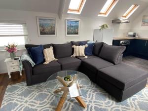 The Penthouse at Percy House Pet Friendly 2 Bedroom Apartment in Porthcawl Sleeps 4 people Located in the town centre