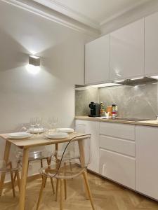 PARIS-ALESIA Super appartement 2 pièces de 39m2 - très cosy pour 1 - 5 personnes totalement refait à NEUF -ENTIRE APARTMENT LUXURIOUS AND WARM -PARIS ALESIA 14ème - Proche Aéroport Paris-Orly - Parc des Expositions Porte de Versailles FREE WIFI 