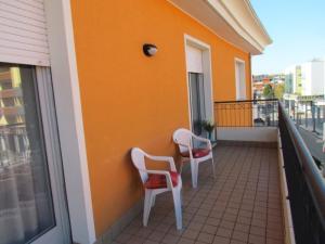 Large Apartment for up to 9 guests - Great Location - Including Beach Place