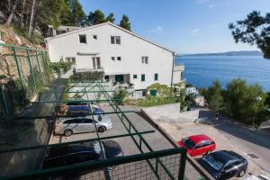 Apartments by the sea Brela, Makarska - 22844