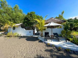 The Hidden Escapes Amed - Unique Beachfront Villa on Amed