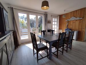 Maisons de vacances Grande maison avec jardin, proche plage, 4 chambres, terrasse, pour 8 personnes - Ile d'Oleron - FR-1-778-22 : photos des chambres