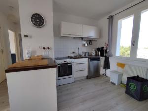 Maisons de vacances Grande maison avec jardin, proche plage, 4 chambres, terrasse, pour 8 personnes - Ile d'Oleron - FR-1-778-22 : photos des chambres