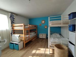 Maisons de vacances Grande maison avec jardin, proche plage, 4 chambres, terrasse, pour 8 personnes - Ile d'Oleron - FR-1-778-22 : photos des chambres