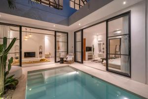 Villa Golden Canggu - Modern Chic 2BR Villa Near Finns Recreation Club