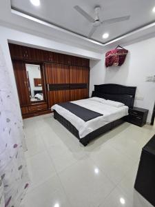 Stylish Penthouse Apartment - ATITHI ESTATE